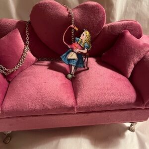 NWOT Alice In Wonderland pendant and chain